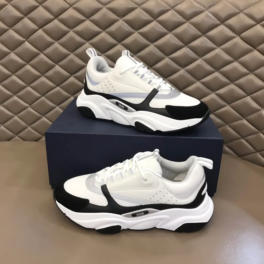 Factory price: 480💰 ◾️▫️Dior D®️ x 🆕 (high version) B22 men's jogging fashion sneakers, this single product draws inspiration from retro jogging shoes. It adopts a thick low-top design, with an upper made of black cow leather and mesh fabric, and a black and white engraved rubber sole. Black mesh fabric tongue and heel counters complement black laces, with an embossed "Di~r" logo embellishment on the side. These sneakers can be mixed and matched with a classic suit for a sporty chic look! Size: 39-45 (38, 46 can be customized)